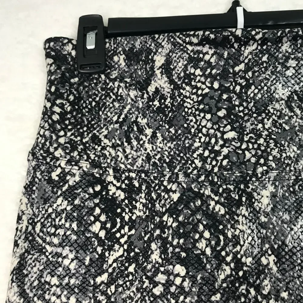 Spanx Leggings Womens Large Gray Faux Leather Snake‎ Shine Compression 20324R